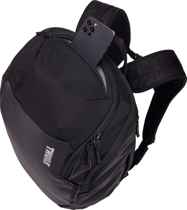 Thule Chasm 26L Black Buy Thule Chasm 26L Black here Outnorth